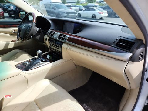 Used 2016 Lexus LS 460 w/ Comfort Package RWD image 17