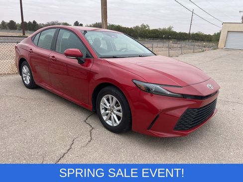 Used 2025 Toyota Camry LE image 3