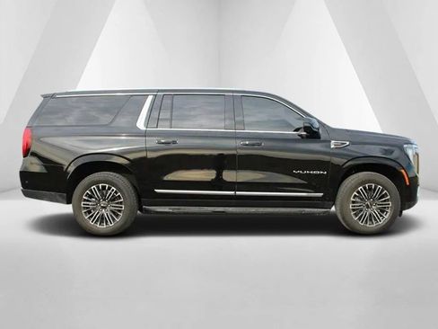 Used 2025 GMC Yukon XL Elevation image 8