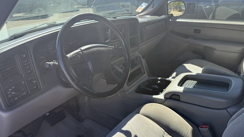 Used 2004 Chevrolet Suburban LS w/ Preferred Equipment Group AWD/4WD image 5