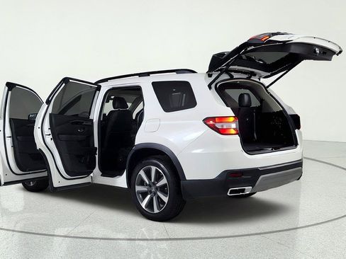 Used 2025 Honda Pilot Touring image 12