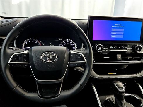 Certified 2023 Toyota Highlander XLE image 38