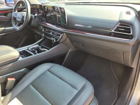 Used 2025 Chevrolet Traverse Z71 AWD/4WD image 9