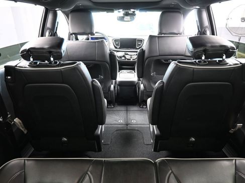 Used 2023 Chrysler Pacifica Limited w/ S Appearance Package image 38
