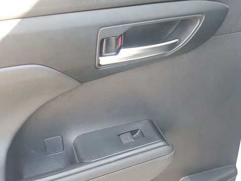 Used 2021 Toyota Highlander XLE image 47