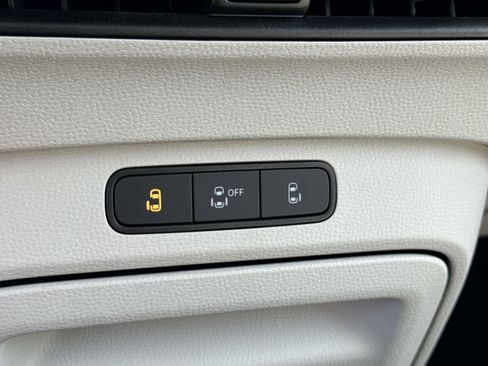 Certified 2025 Volkswagen ID. Buzz 1st Edition RWD image 18