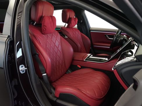 Used 2023 Mercedes-Benz S 580 4MATIC Sedan w/ AMG Line image 4