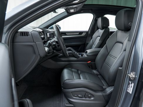 New 2026 Porsche Cayenne Coupe AWD/4WD image 16