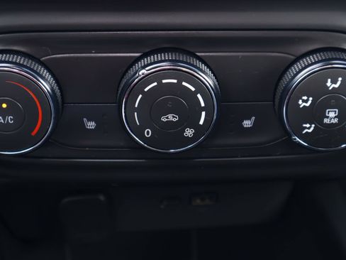 Used 2025 Chevrolet Trax LS w/ LS Convenience Package image 25