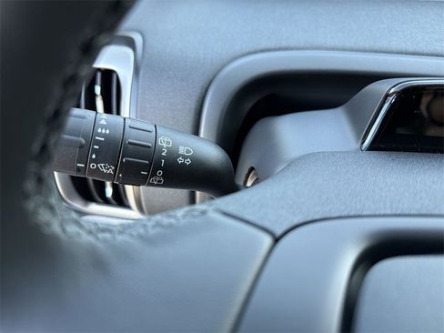 New 2025 Ford Expedition Active image 21