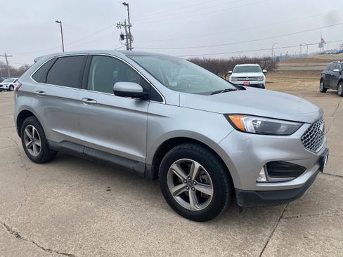 Used 2023 Ford Edge SEL w/ Convenience Package image 5