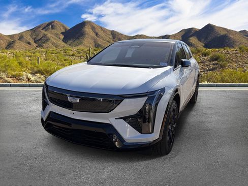 Certified 2025 Cadillac Optiq Sport 1 w/ LPO, ONYX Package AWD/4WD image 2