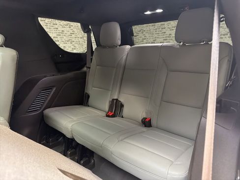 Used 2021 Chevrolet Tahoe Z71 w/ Luxury Package AWD/4WD image 13