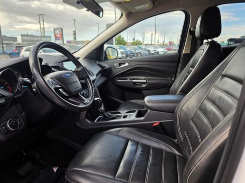 Used 2017 Ford Escape SE w/ SE Leather Comfort Package AWD/4WD image 9