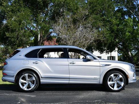 Used 2023 Bentley Bentayga Extended Wheelbase AWD/4WD image 38