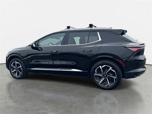 Used 2024 Chevrolet Equinox EV LT image 3