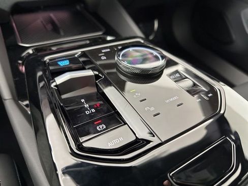 Used 2024 BMW i5 eDrive40i w/ Premium Package image 13