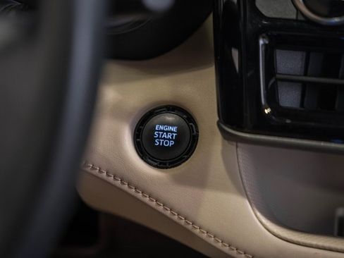 Used 2022 Toyota Highlander XLE image 21