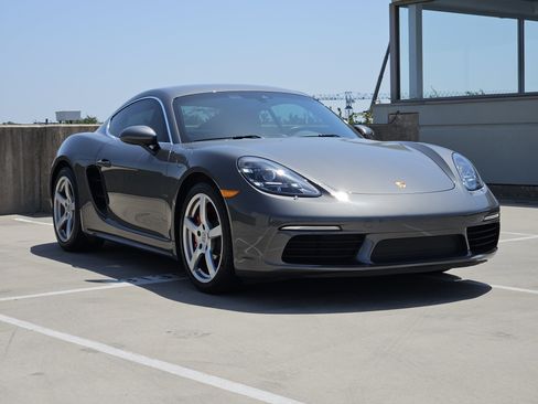 Used 2022 Porsche 718 Cayman S RWD image 10