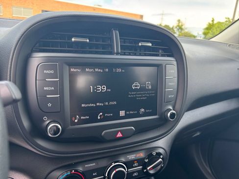 Used 2025 Kia Soul LX w/ LX Technology Package FWD image 20