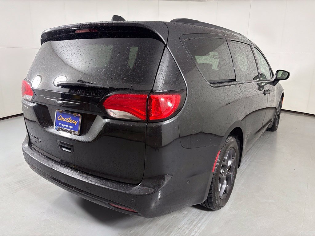 Used 2020 Chrysler Pacifica Touring-L Plus FWD image 8