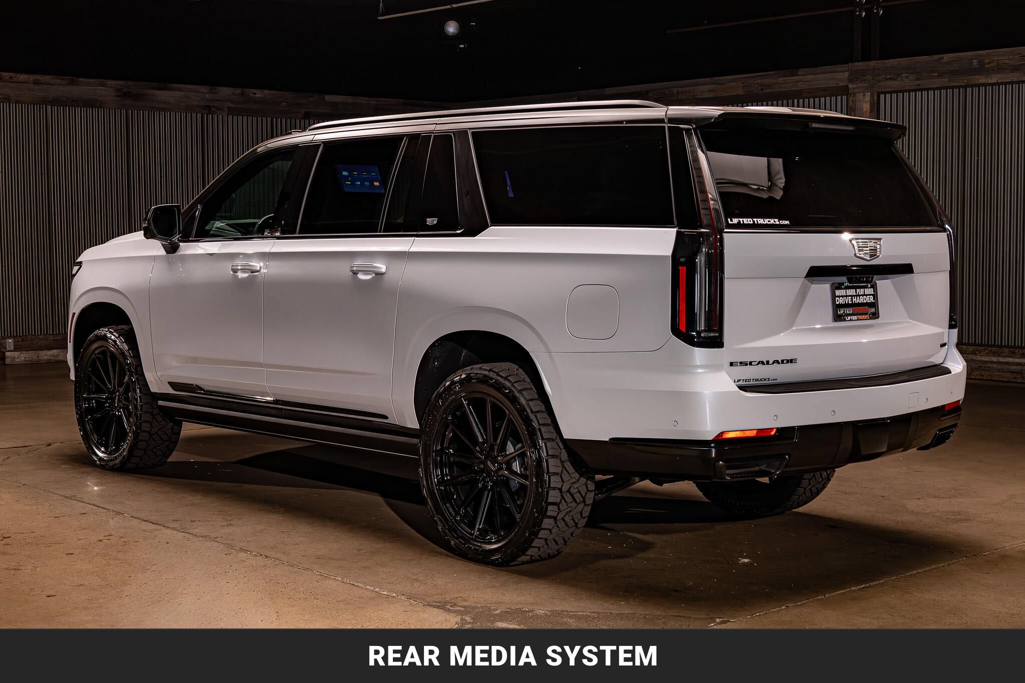 Used 2026 Cadillac Escalade ESV Platinum Sport w/ LPO, ONYX Package AWD/4WD image 7