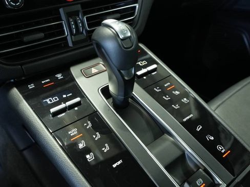 Used 2024 Porsche Macan image 24