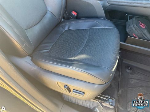 Used 2025 Toyota Sienna Platinum image 29