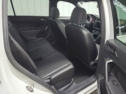 Used 2022 Volkswagen Tiguan SE R-Line image 18