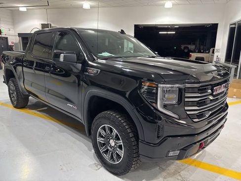 Used 2025 GMC Sierra 1500 AT4 image 4