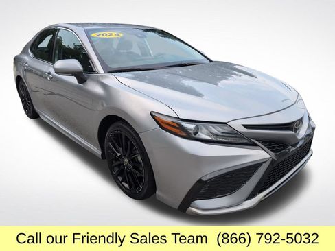 Used 2024 Toyota Camry XSE FWD image 9