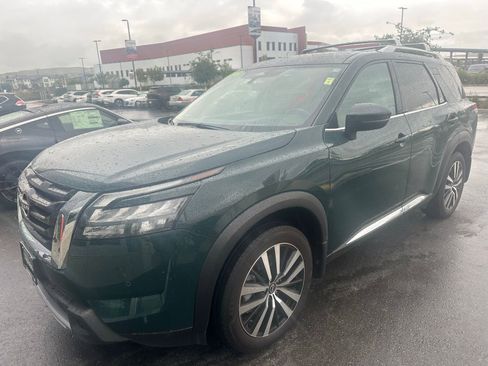 Used 2025 Nissan Pathfinder Platinum w/ Cargo Package image 3