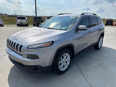 Used 2018 Jeep Cherokee Latitude Plus FWD image 8