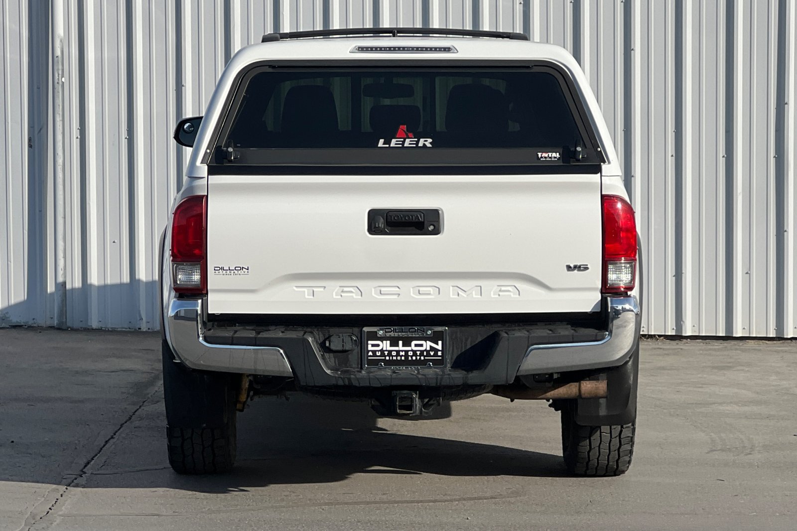 Used 2017 Toyota Tacoma TRD Off-Road w/ Tow Package AWD/4WD image 8