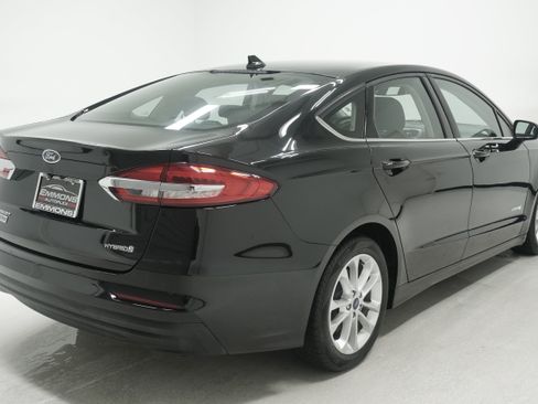Used 2019 Ford Fusion SE FWD image 4