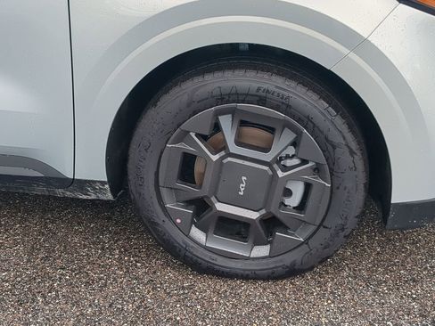 New 2026 Kia Carnival EX image 9