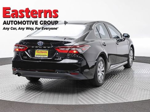 Used 2022 Toyota Camry LE FWD image 5