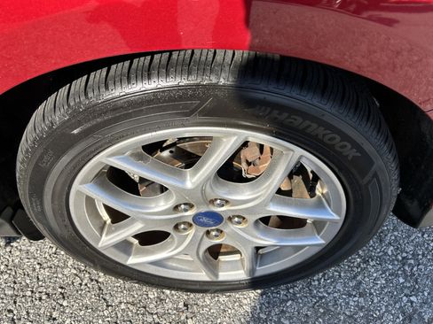 Used 2015 Ford Focus SE w/ Equipment Group 201A FWD image 28