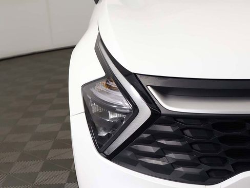 Used 2023 Kia Sportage LX image 12