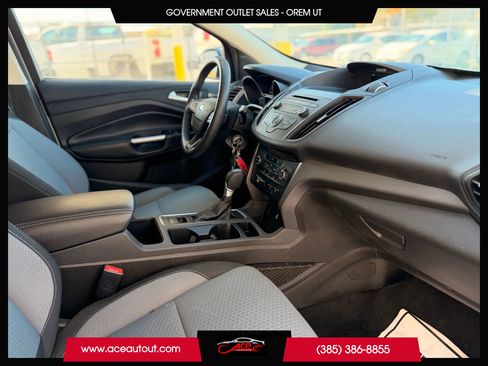 Used 2017 Ford Escape SE image 8