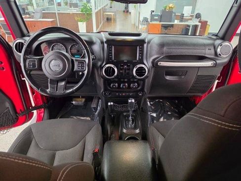 Used 2015 Jeep Wrangler Sahara AWD/4WD image 12