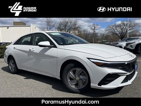 New 2026 Hyundai Elantra SE FWD image 1