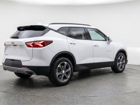 Used 2025 Chevrolet Blazer LT FWD image 9
