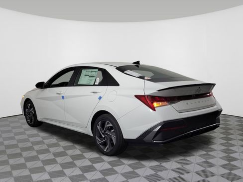 New 2025 Hyundai Elantra SEL image 38