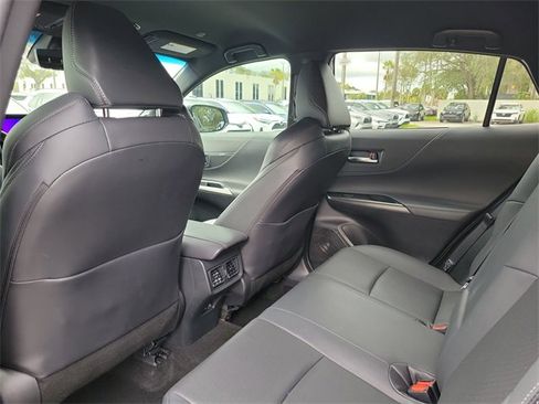 Used 2024 Toyota Venza LE image 5