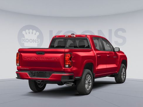 Used 2024 Chevrolet Colorado LT w/ LT Convenience Package II AWD/4WD image 2