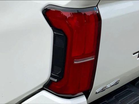 Used 2024 Toyota Tacoma SR5 AWD/4WD image 72