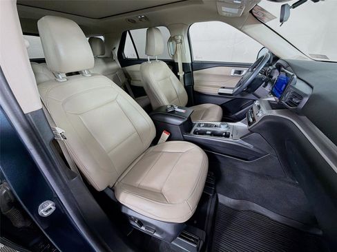 Used 2022 Ford Explorer XLT w/ Equipment Group 202A image 30