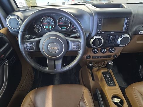 Used 2016 Jeep Wrangler Unlimited Sahara w/ Dual Top Group AWD/4WD image 18