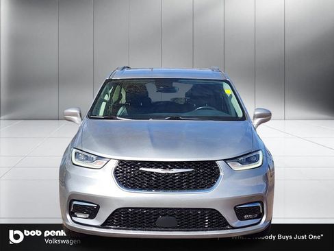 Used 2021 Chrysler Pacifica Touring-L image 21